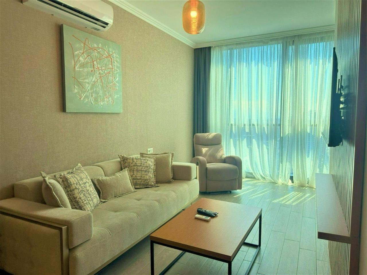 Season Suite Apart-Hotel Batumi Exterior photo